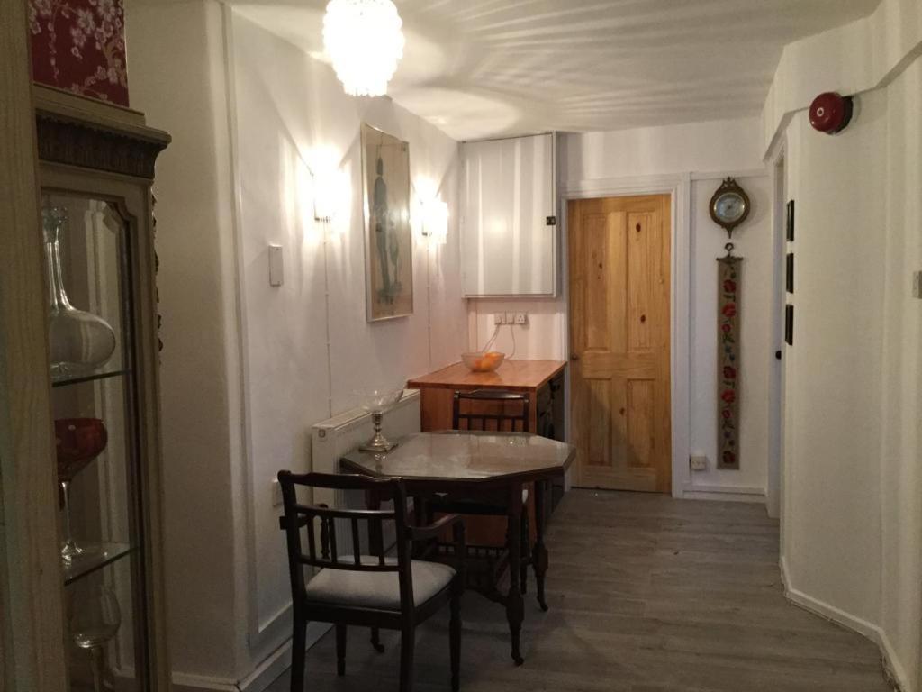 Garden Flat 1 Bed & Breakfast Llandudno Luaran gambar
